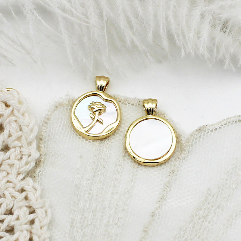 Wholesale Copper White Shellfish Medallion Rose Pendant Necklace 18K Gold Plated Accessories Pearl Accessories